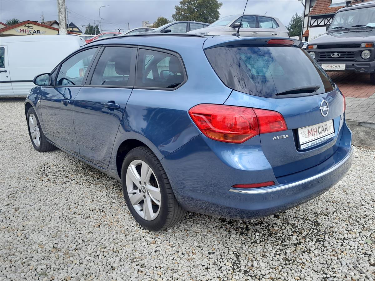 opel-astra-1-6-tdci-100kw-sports-tourer - 4