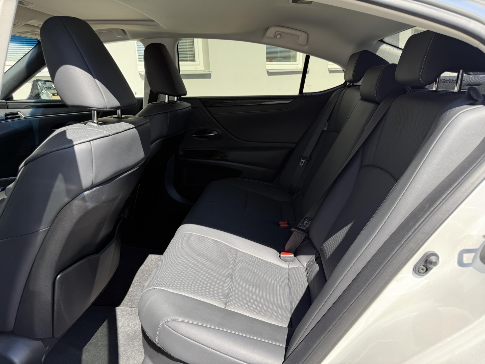 lexus-es-300h-2-5-limited-edition-es - 9