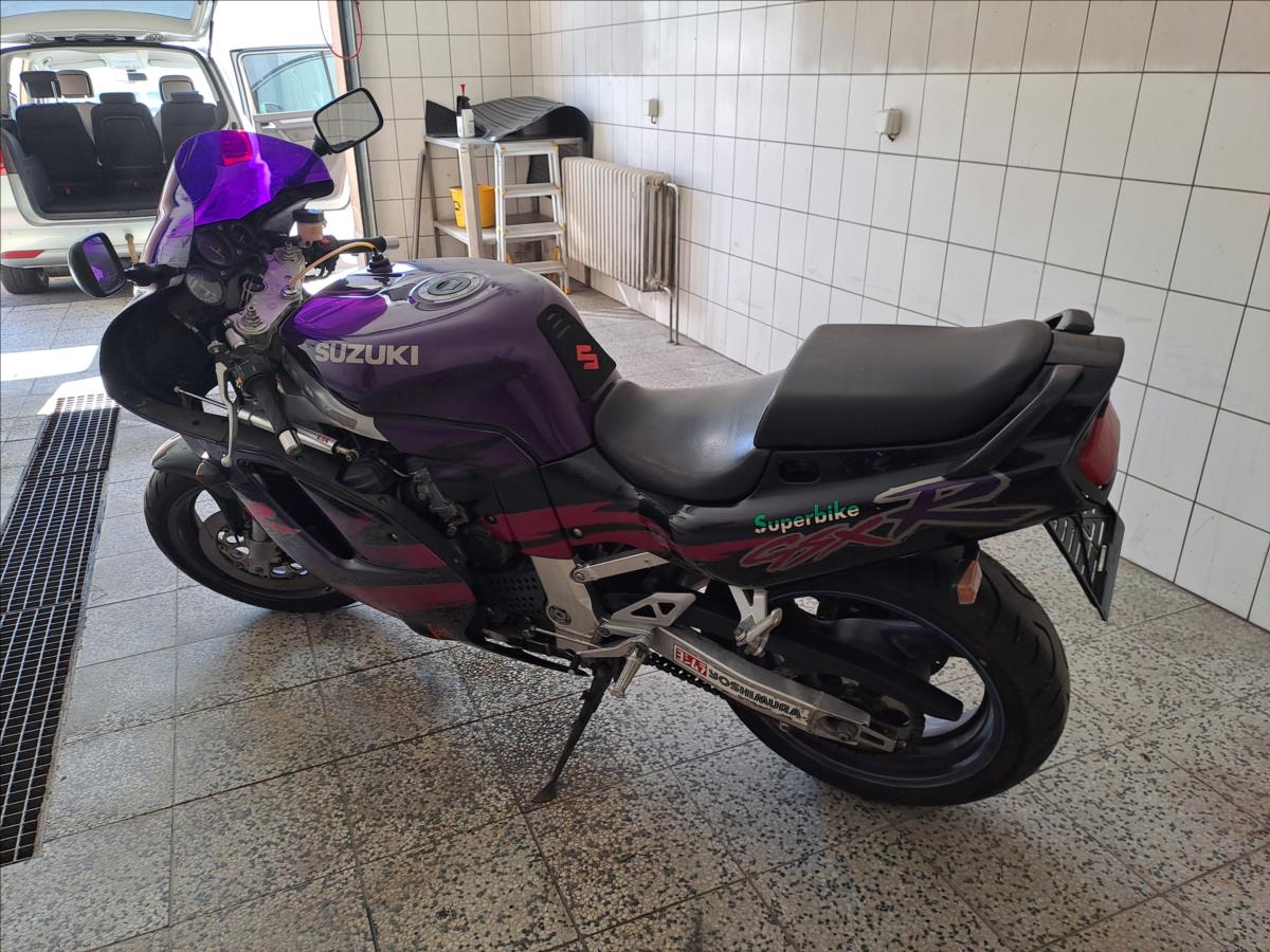 suzuki-gsx-r750 - 1