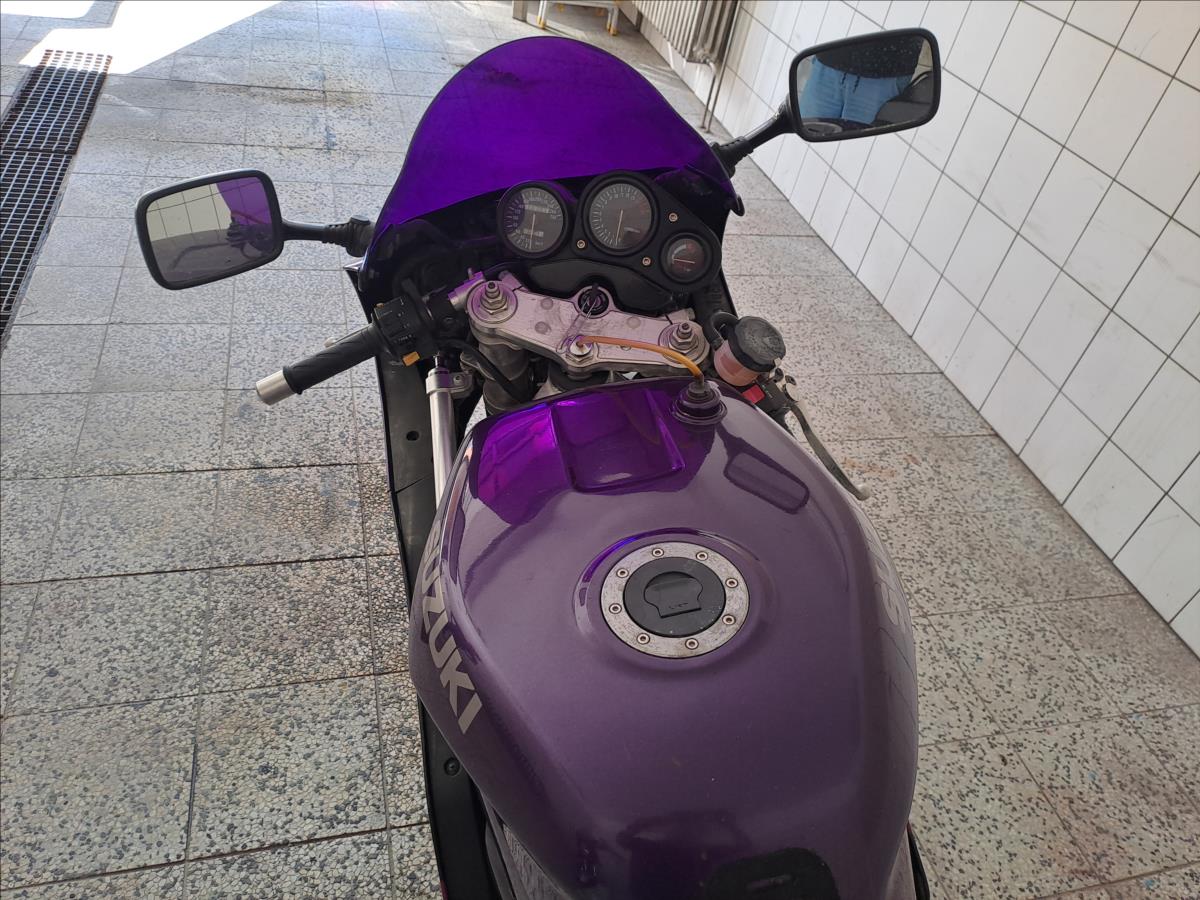 suzuki-gsx-r750 - 7