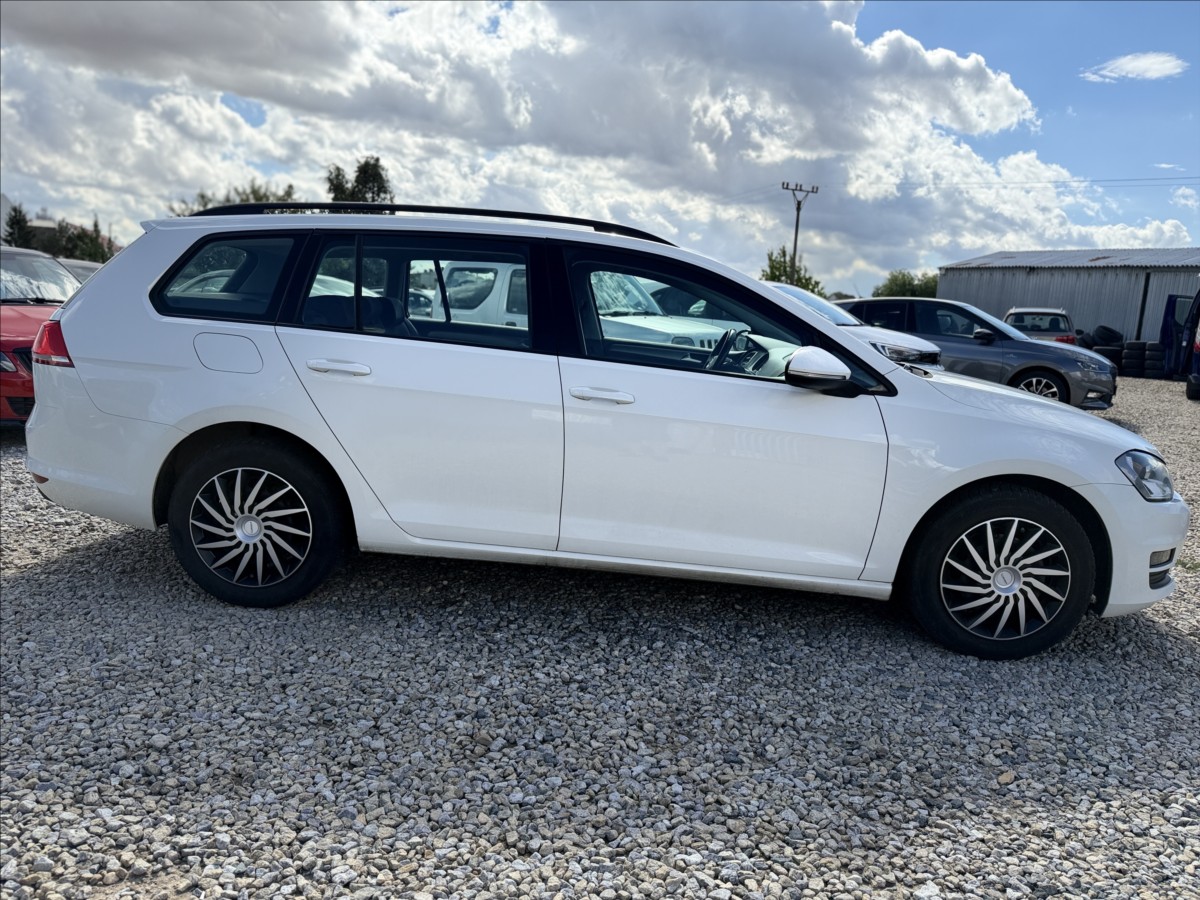 volkswagen-golf-1-6-tdi-navigace-sada-alu-kol - 3