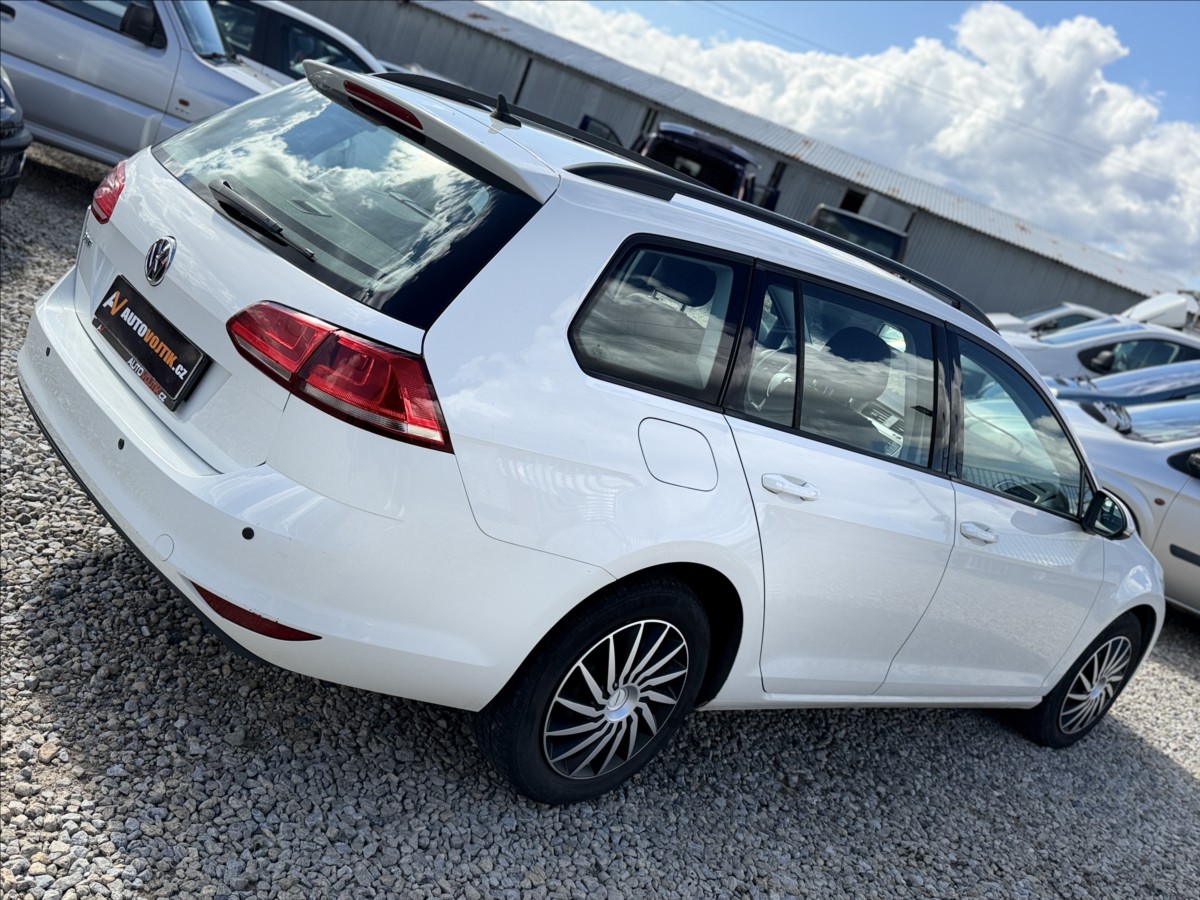 volkswagen-golf-1-6-tdi-navigace-sada-alu-kol - 4