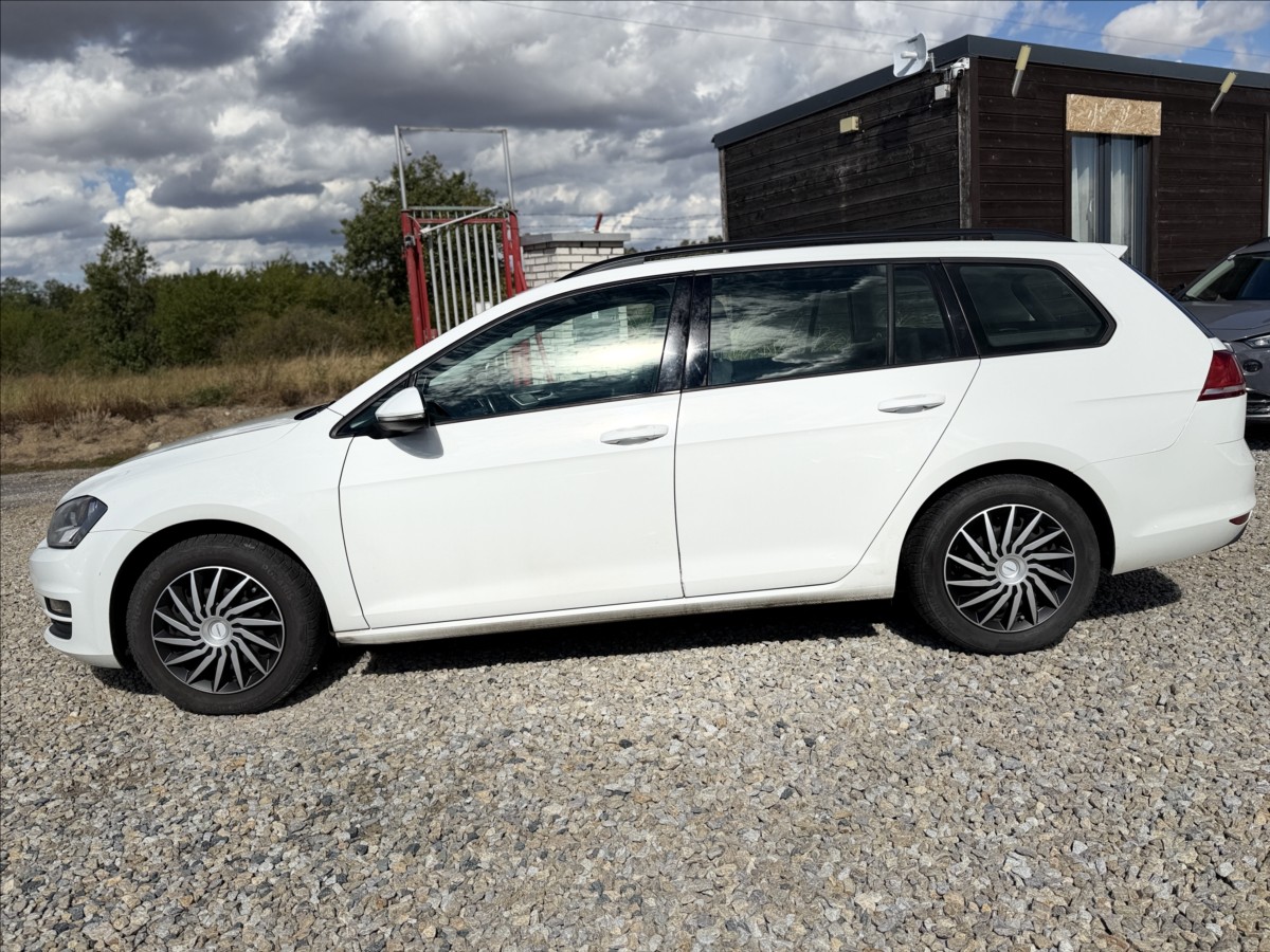 volkswagen-golf-1-6-tdi-navigace-sada-alu-kol - 7