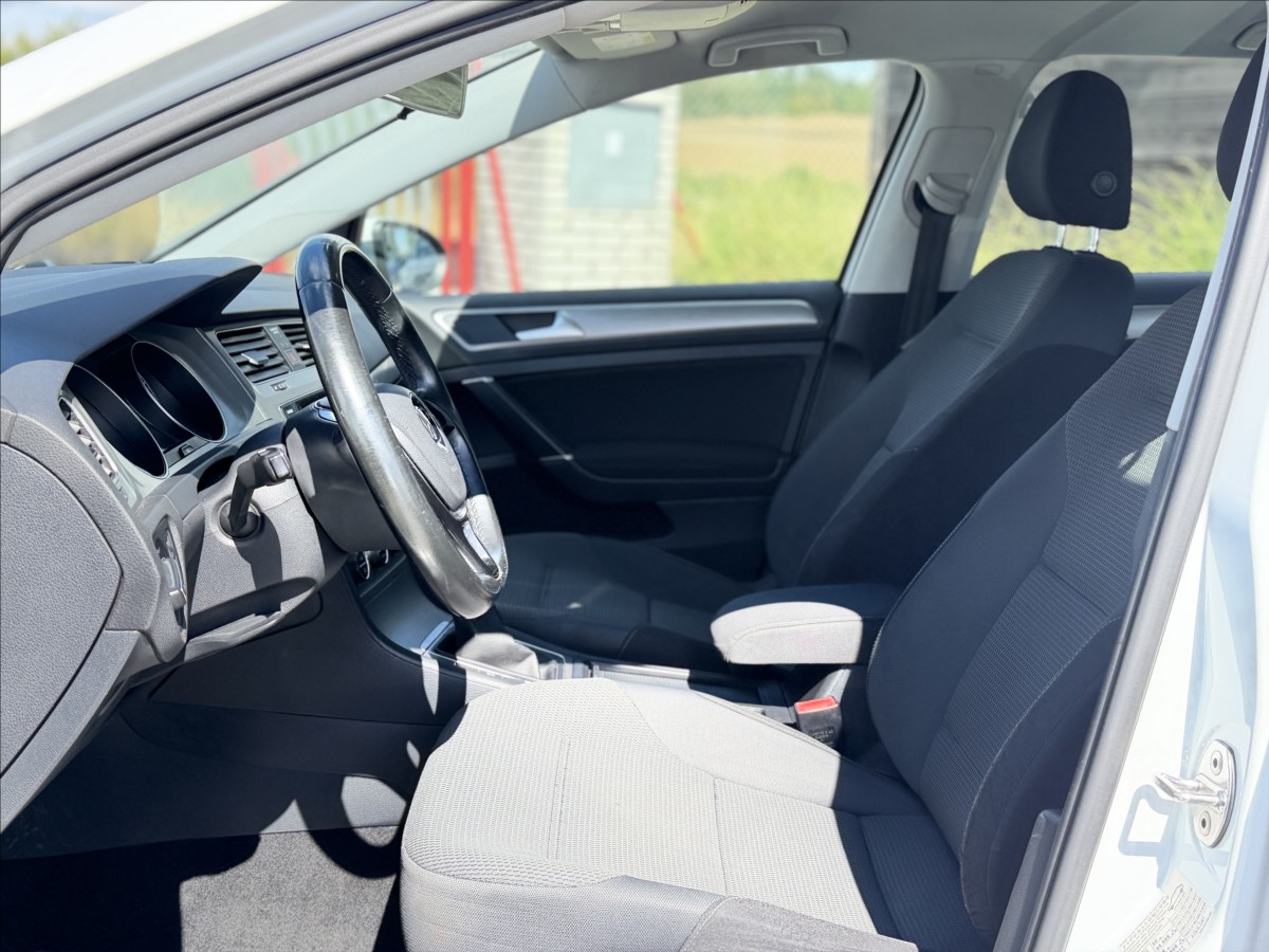volkswagen-golf-1-6-tdi-navigace-sada-alu-kol - 8