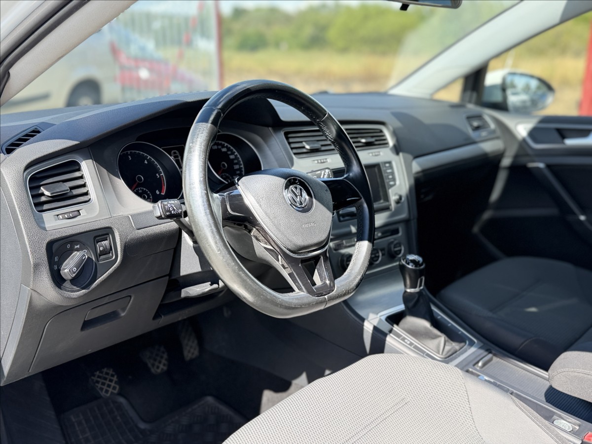 volkswagen-golf-1-6-tdi-navigace-sada-alu-kol - 9