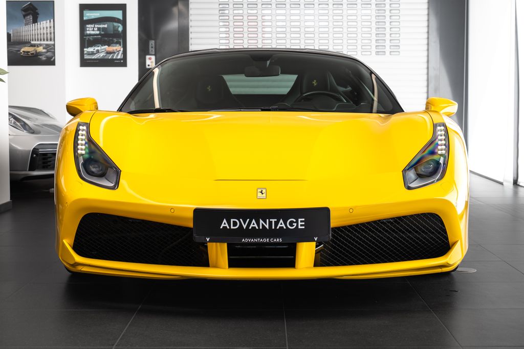 ferrari-488-lift-carbon-giallomodena - 1