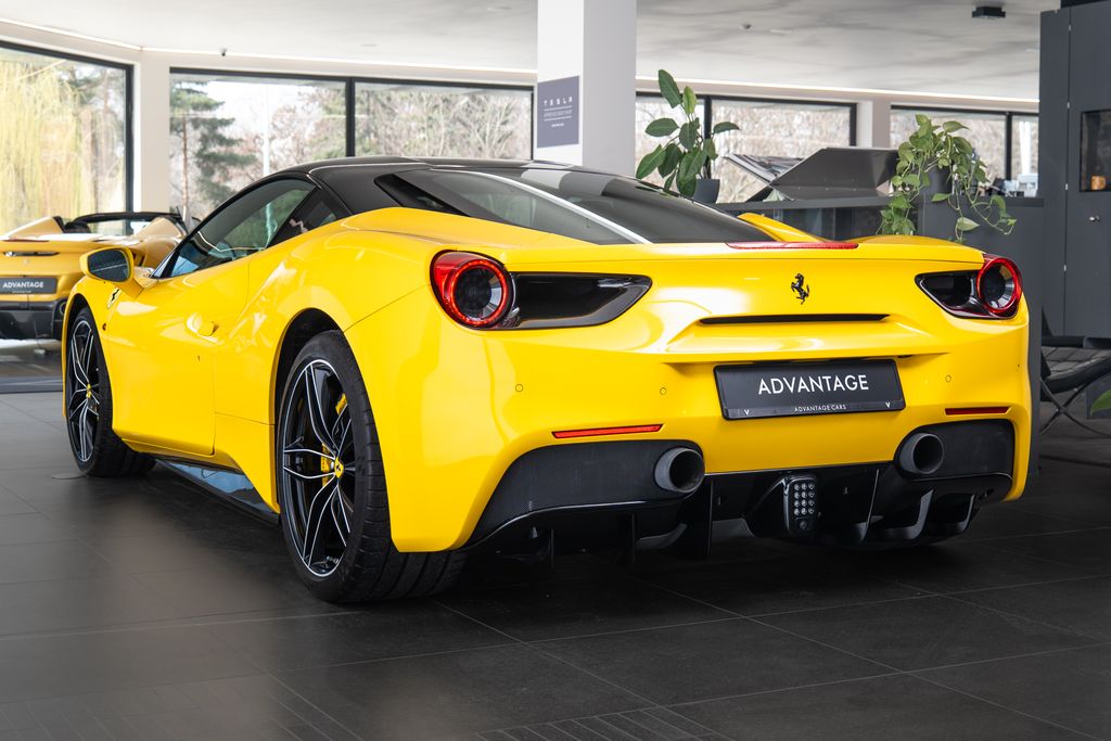 ferrari-488-lift-carbon-giallomodena - 3