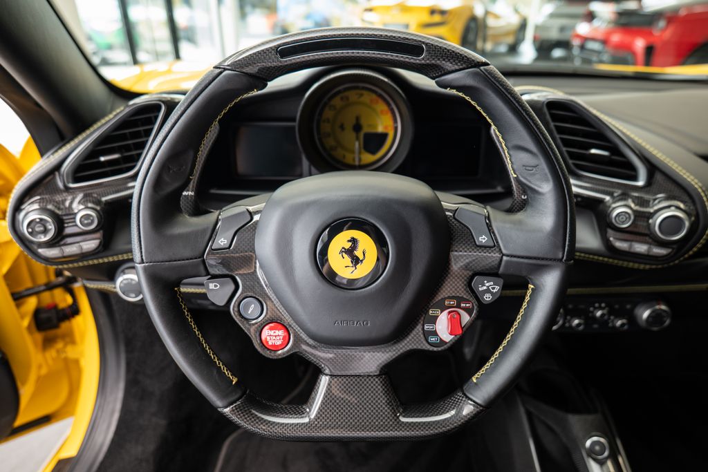 ferrari-488-lift-carbon-giallomodena - 5