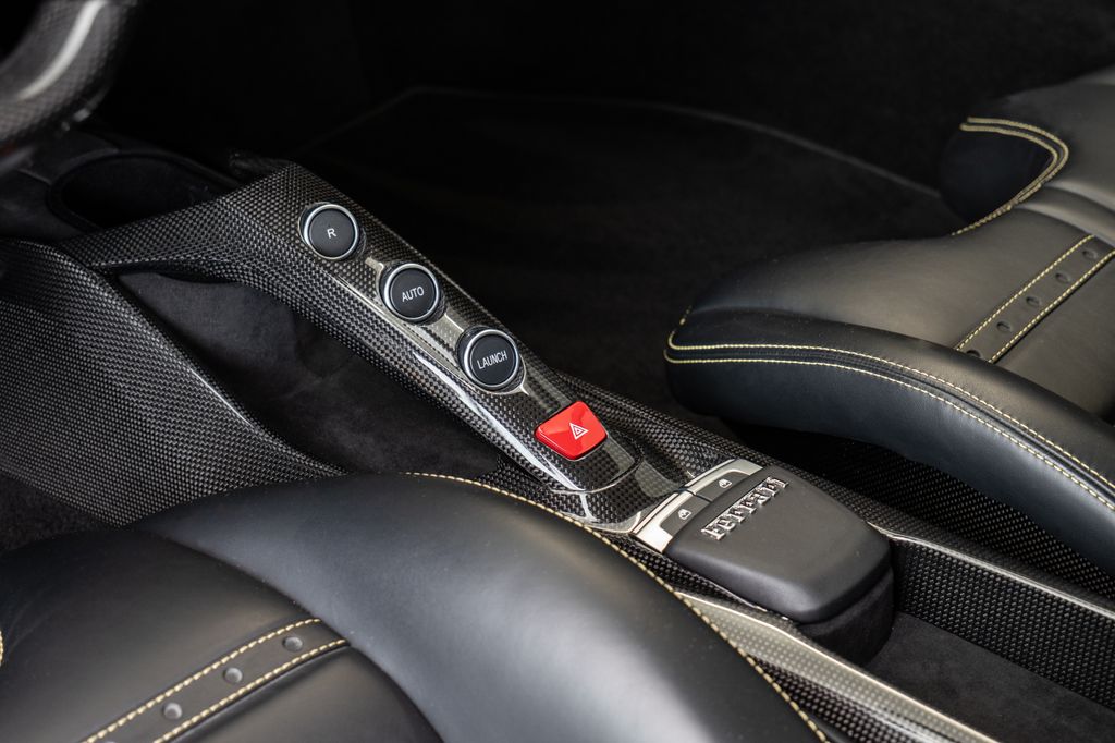 ferrari-488-lift-carbon-giallomodena - 9