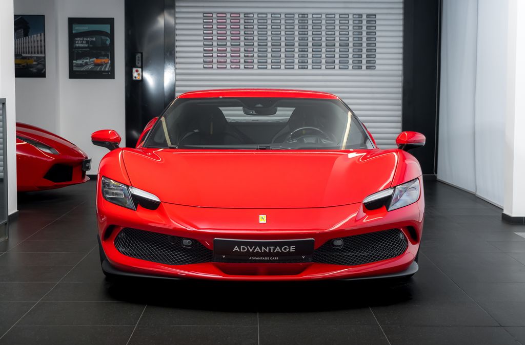 ferrari-carplay-lift-carbon-racing-sea - 1