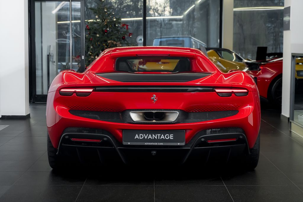 ferrari-carplay-lift-carbon-racing-sea - 2