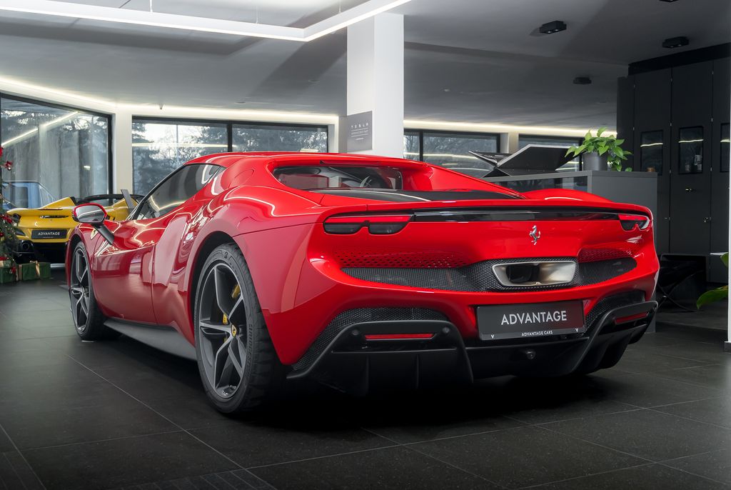 ferrari-carplay-lift-carbon-racing-sea - 3