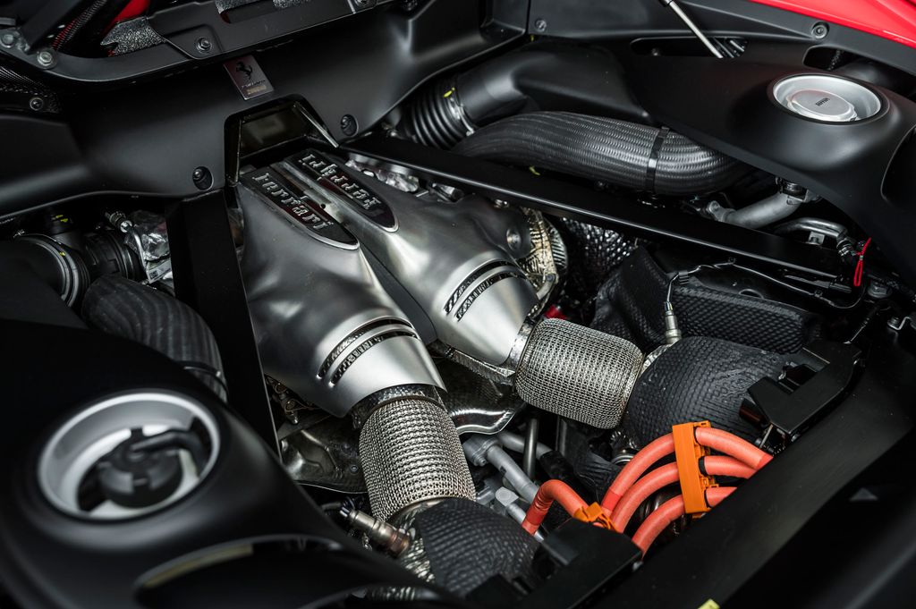 ferrari-carplay-lift-carbon-racing-sea - 7