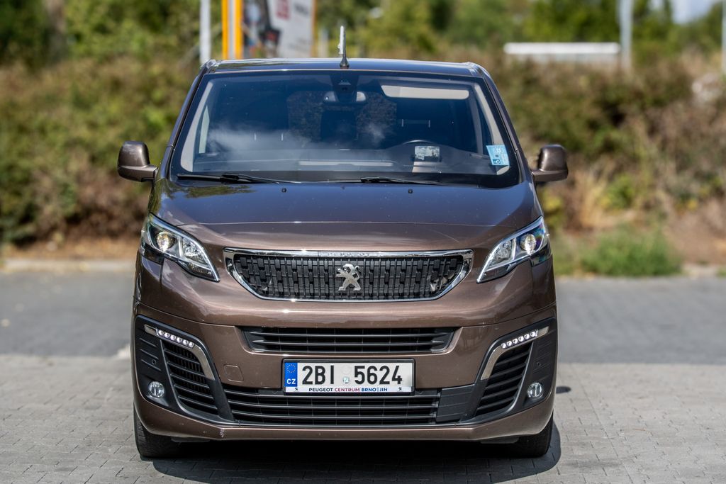 peugeot-traveller - 1