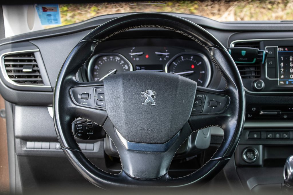 peugeot-traveller - 9