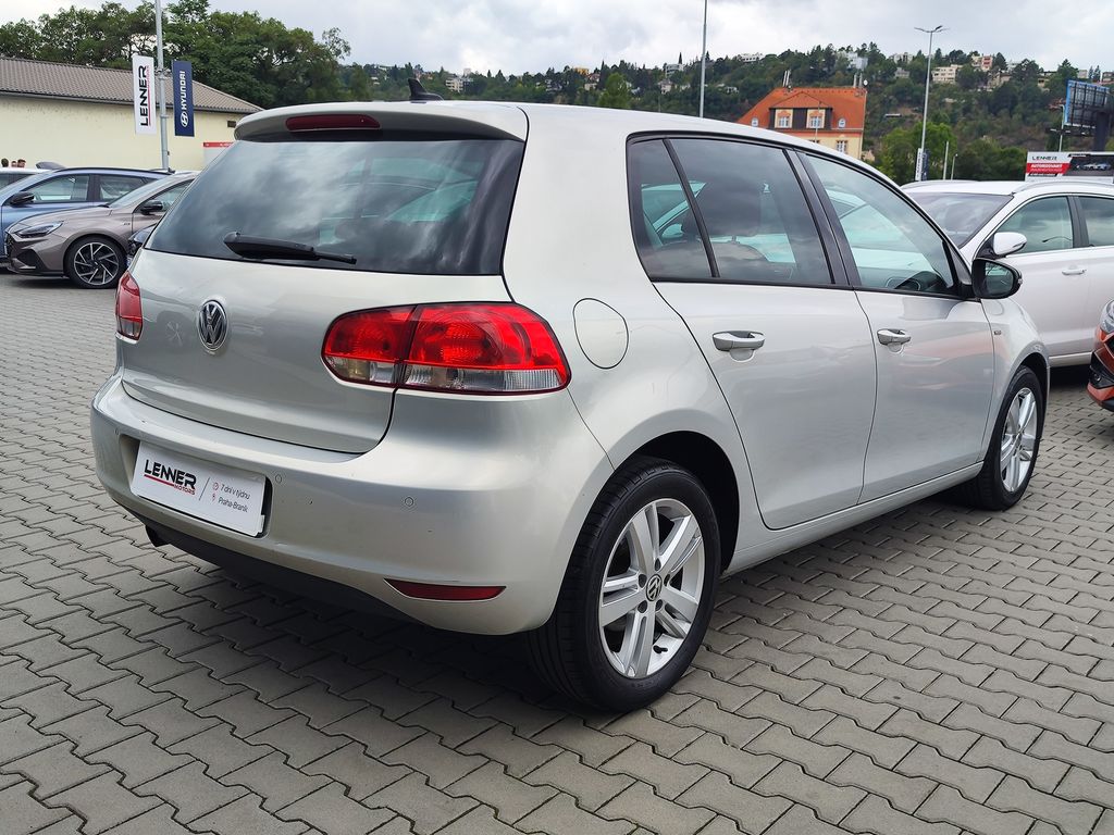 volkswagen-golf-1-6-tdi-77kw-match-dsg - 4