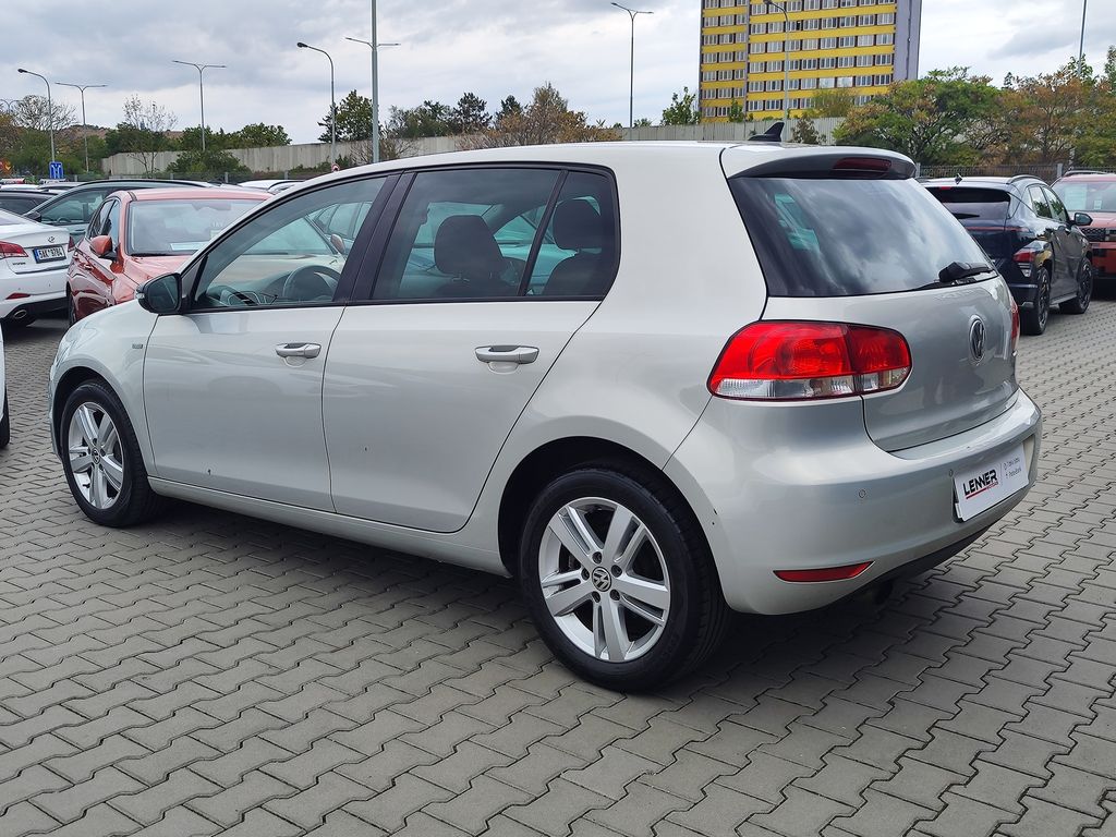 volkswagen-golf-1-6-tdi-77kw-match-dsg - 6