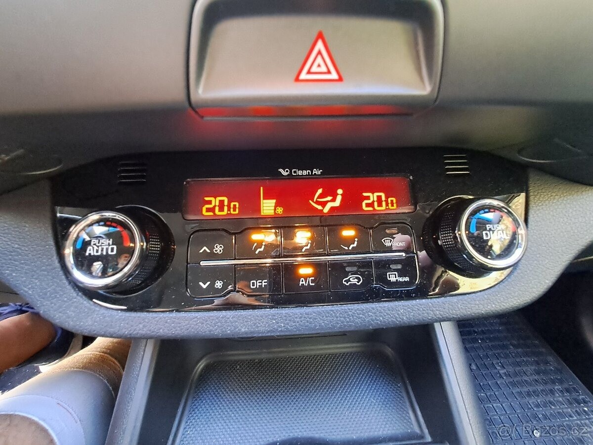 kia-sportage-2-0-crdi-100-kw-4x4 - 9