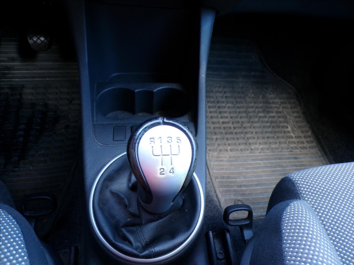 skoda-fabia-1-2-12v-sport - 8