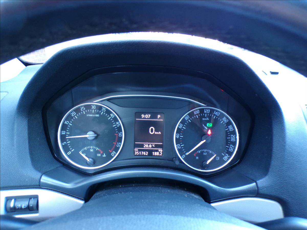 skoda-octavia-2-0-tdi-103kw-dsg - 6
