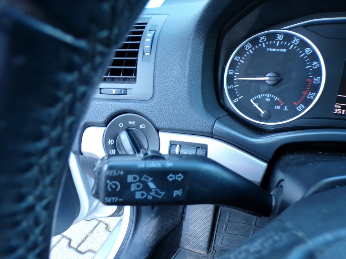 skoda-octavia-2-0-tdi-103kw-dsg - 9