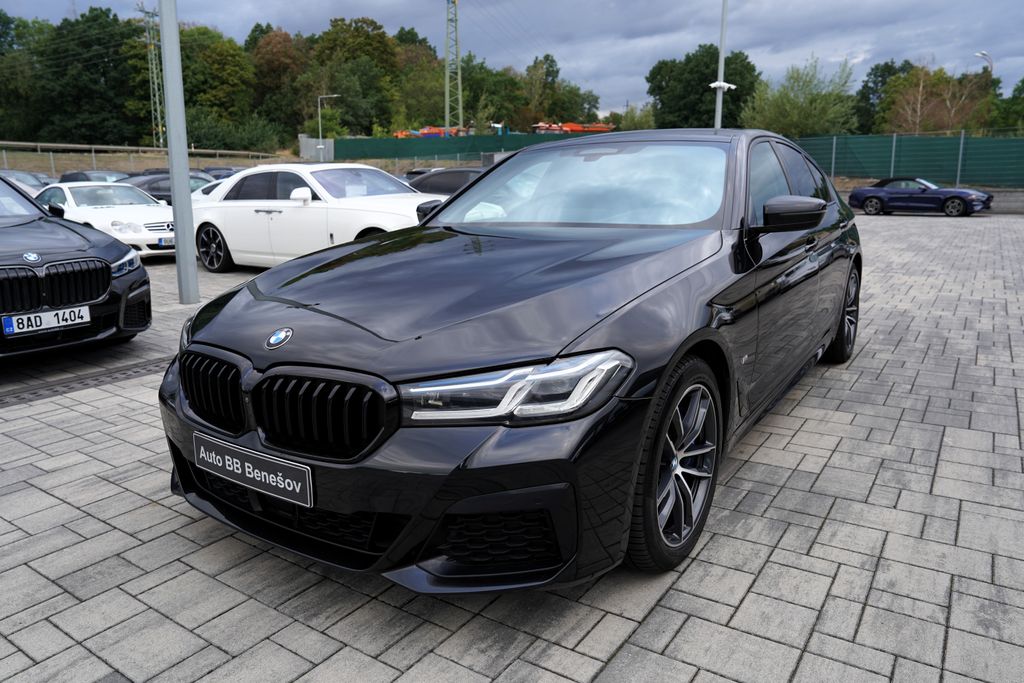 bmw-rada-5-540i-xdrive-lasery-hud-335ps - 1