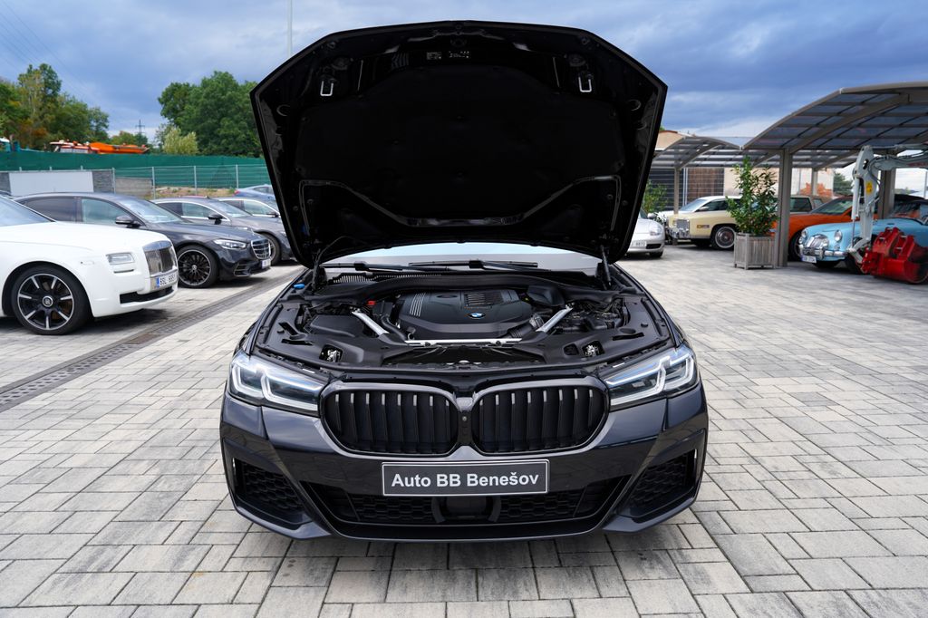 bmw-rada-5-540i-xdrive-lasery-hud-335ps - 8