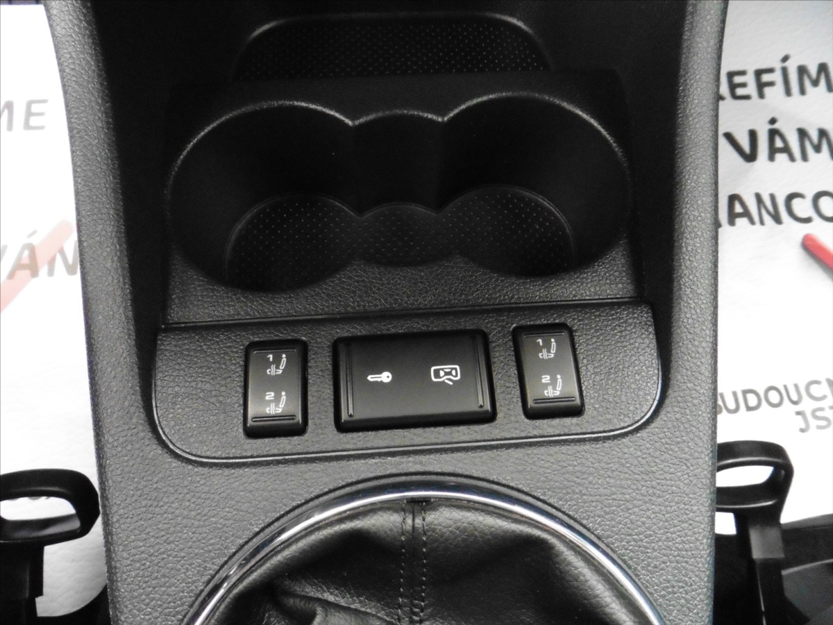 skoda-roomster-1-2-tsi-style-vyhr-sed - 9
