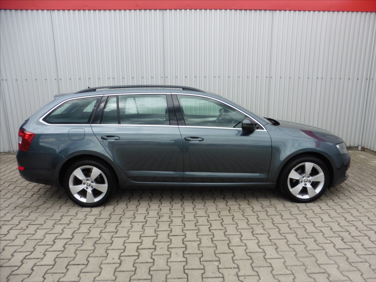 skoda-octavia-1-6-tdi-iii-combi-style - 4
