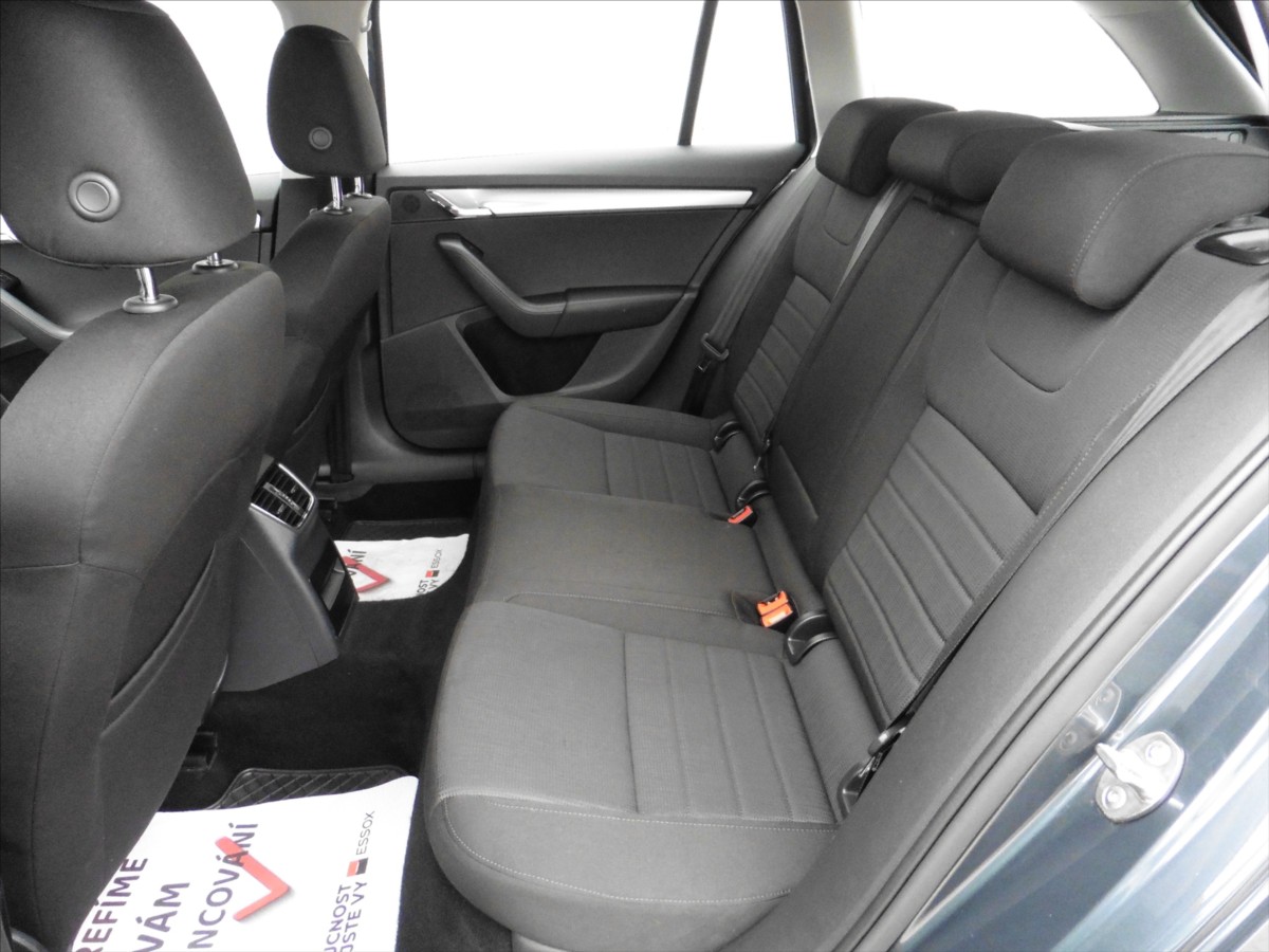 skoda-octavia-1-6-tdi-iii-combi-style - 6