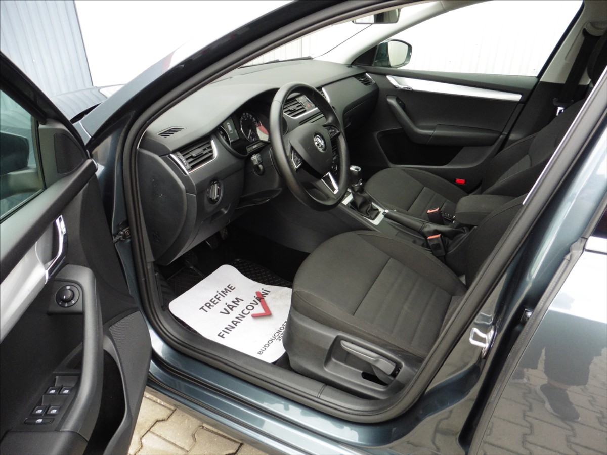 skoda-octavia-1-6-tdi-iii-combi-style - 7