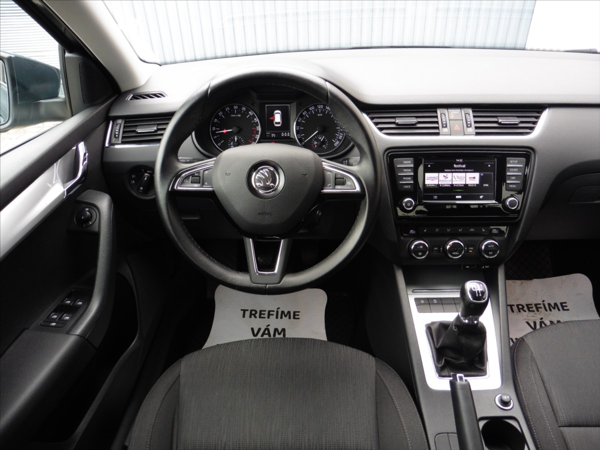 skoda-octavia-1-6-tdi-iii-combi-style - 9