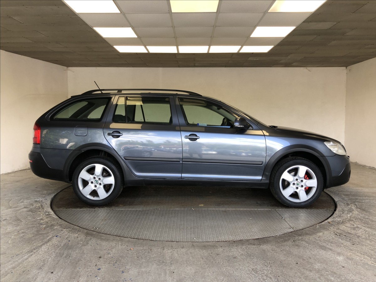 skoda-octavia-2-0-tdi-scout - 7
