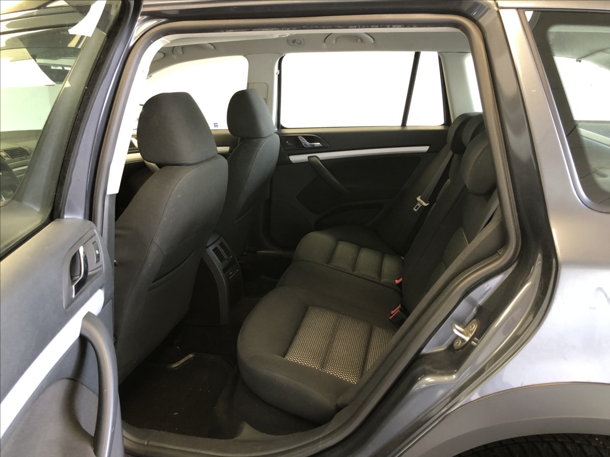 skoda-octavia-2-0-tdi-scout - 9