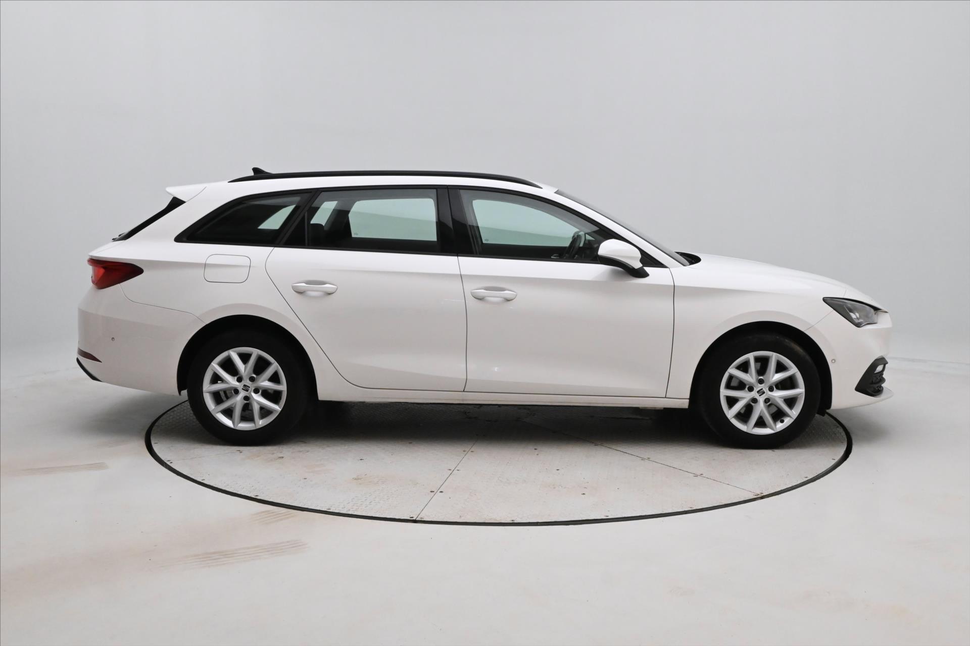 seat-leon-2-0-tdi-110-kw-dsg-style-zaruka-az-5-let - 3