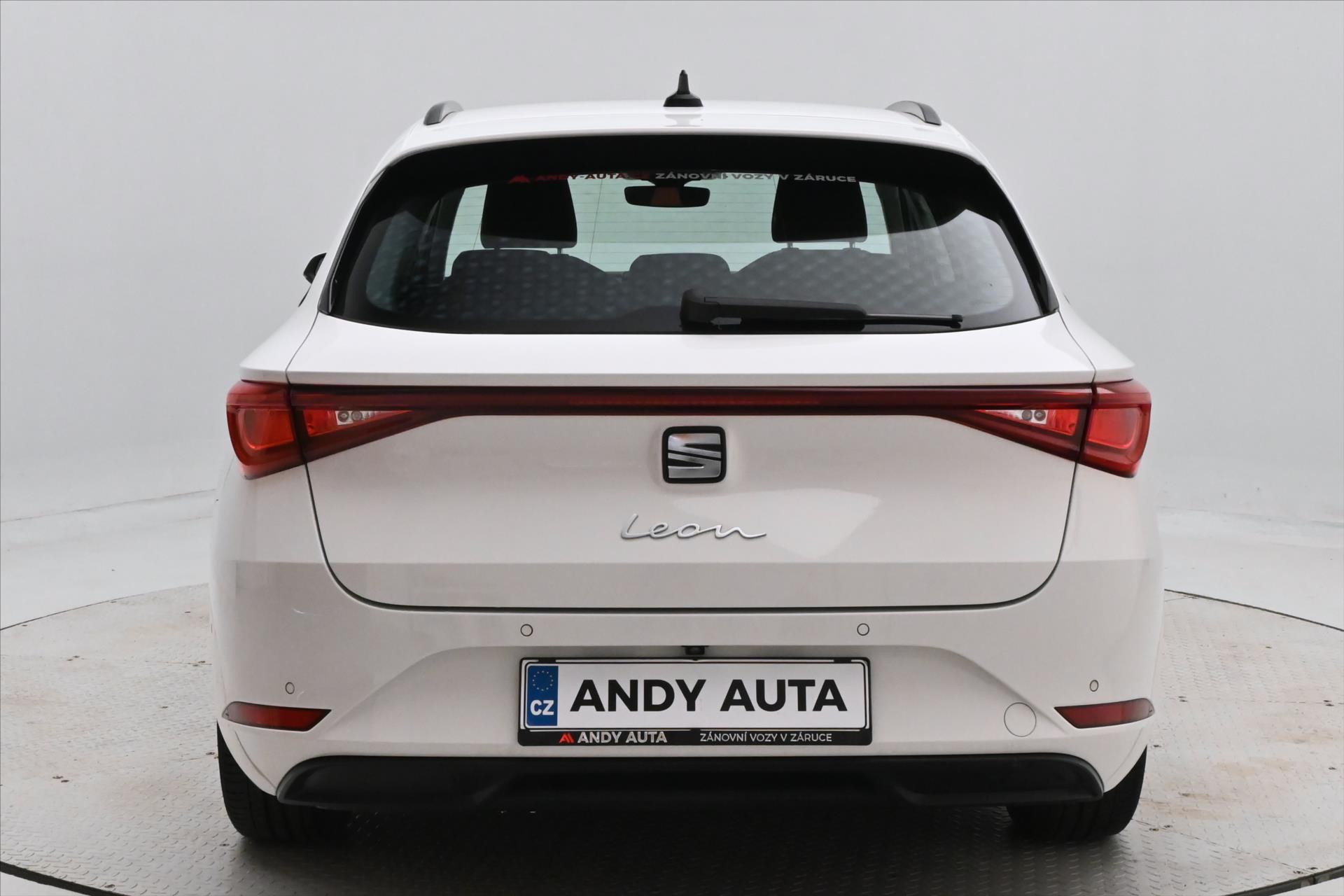 seat-leon-2-0-tdi-110-kw-dsg-style-zaruka-az-5-let - 5