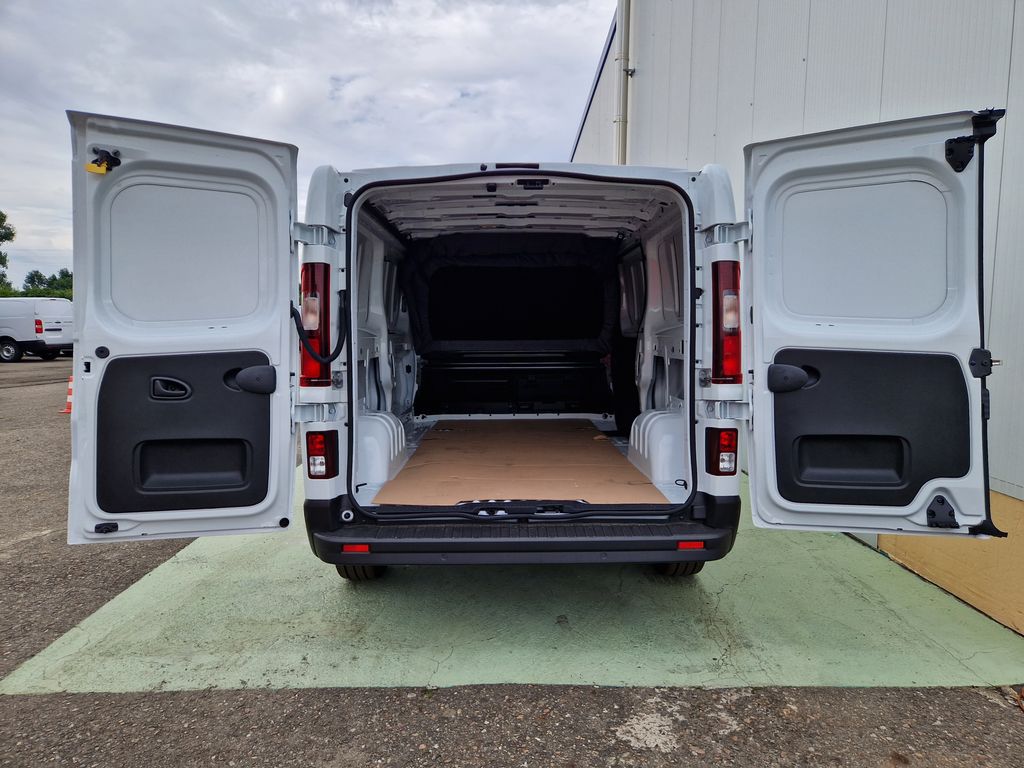 renault-trafic-2-0dci-do-2-49t-spani-topeni - 4