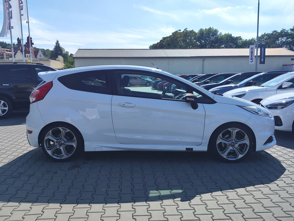 ford-fiesta-1-6-134kw-st-cr-1-majitel - 3