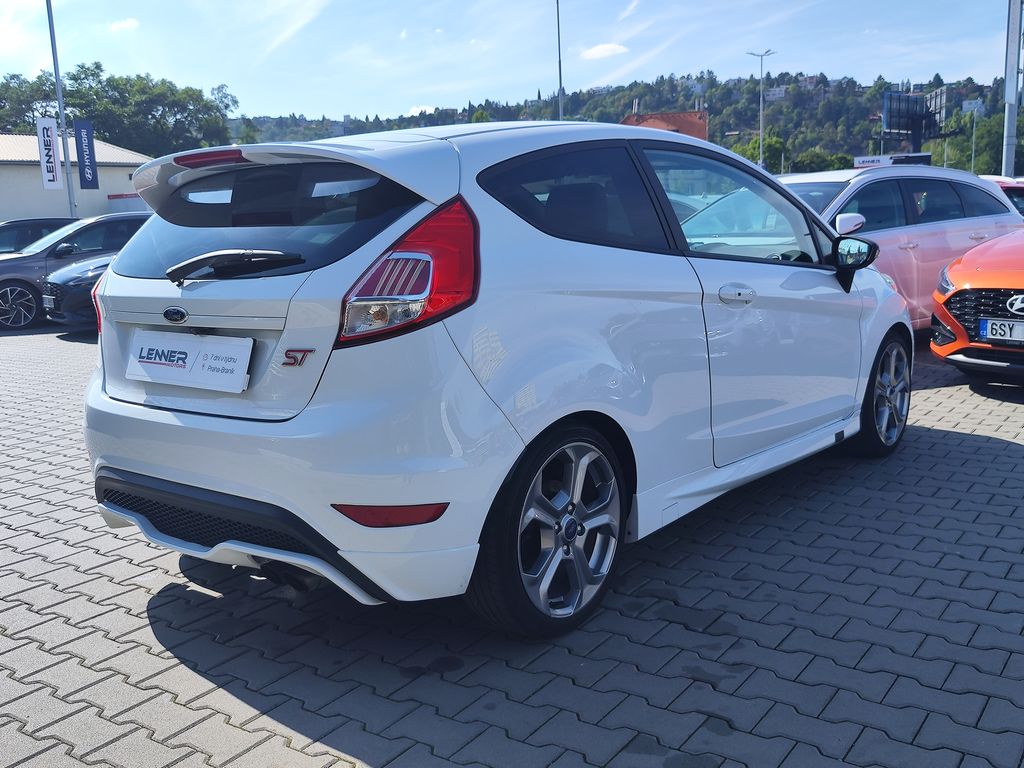 ford-fiesta-1-6-134kw-st-cr-1-majitel - 4