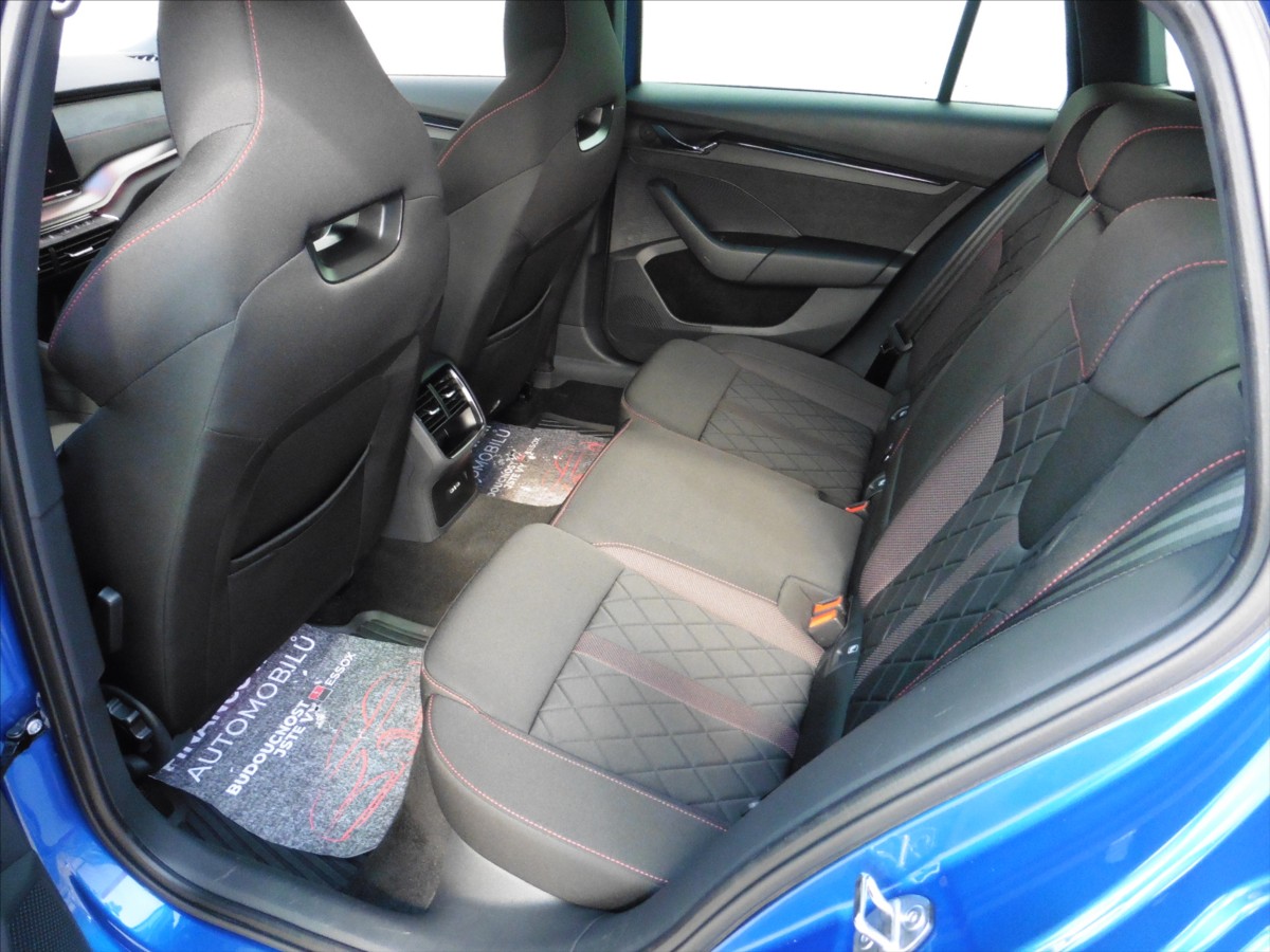 skoda-octavia-2-0-tdi-iv-rs-combi-dsg - 8