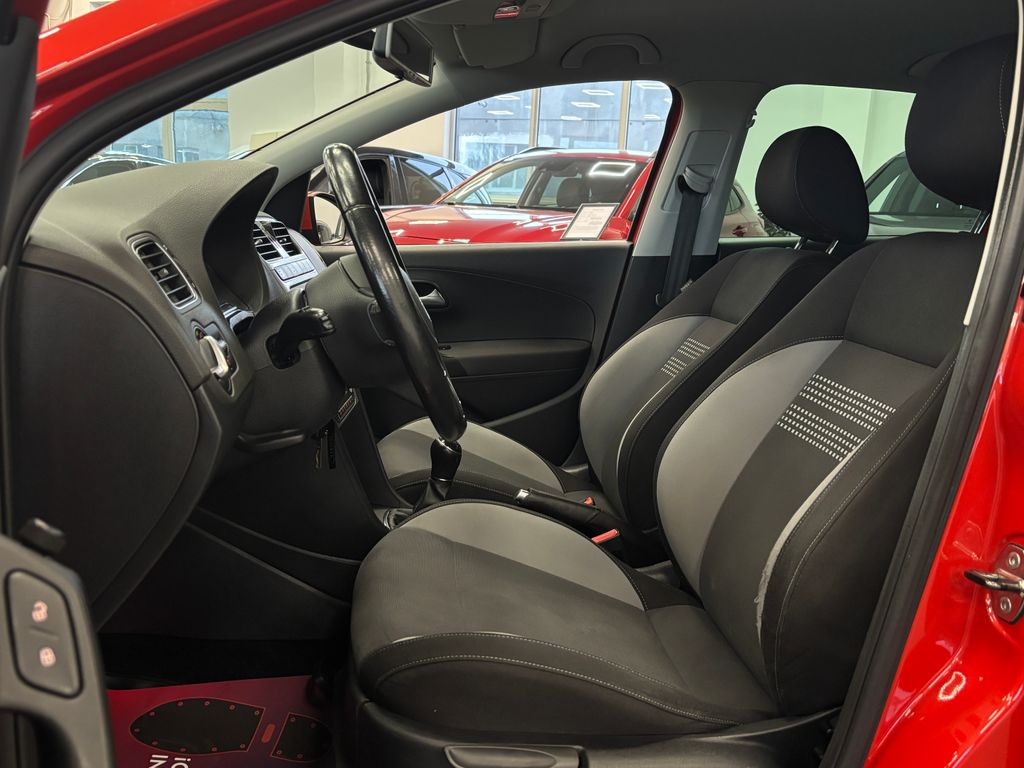 volkswagen-polo-1-2-tdi-55kw-life-senzory - 9