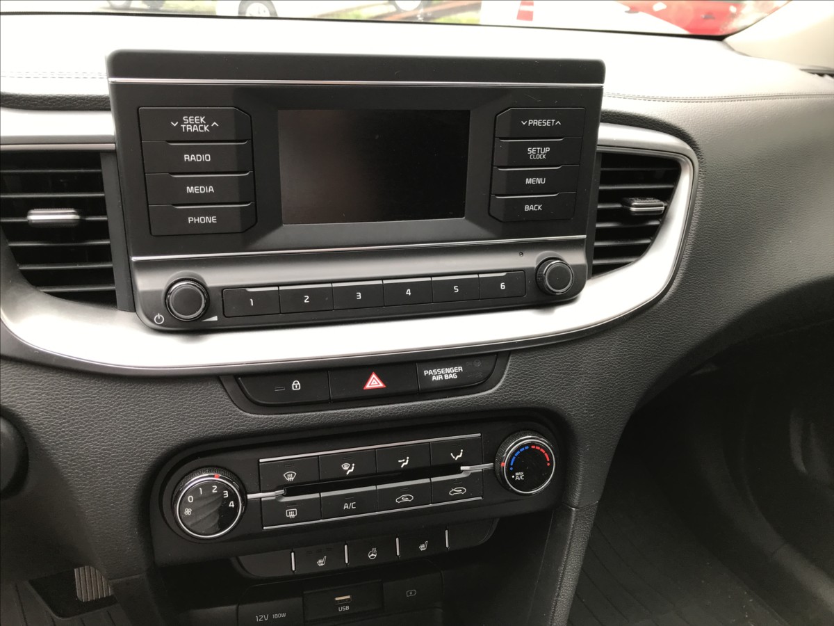 kia-ceed-1-6-crdi-100kw-5dv-ac - 9