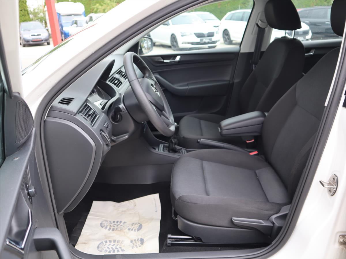 skoda-rapid-1-0-tsi-70kw-vyhrevy-klima - 6