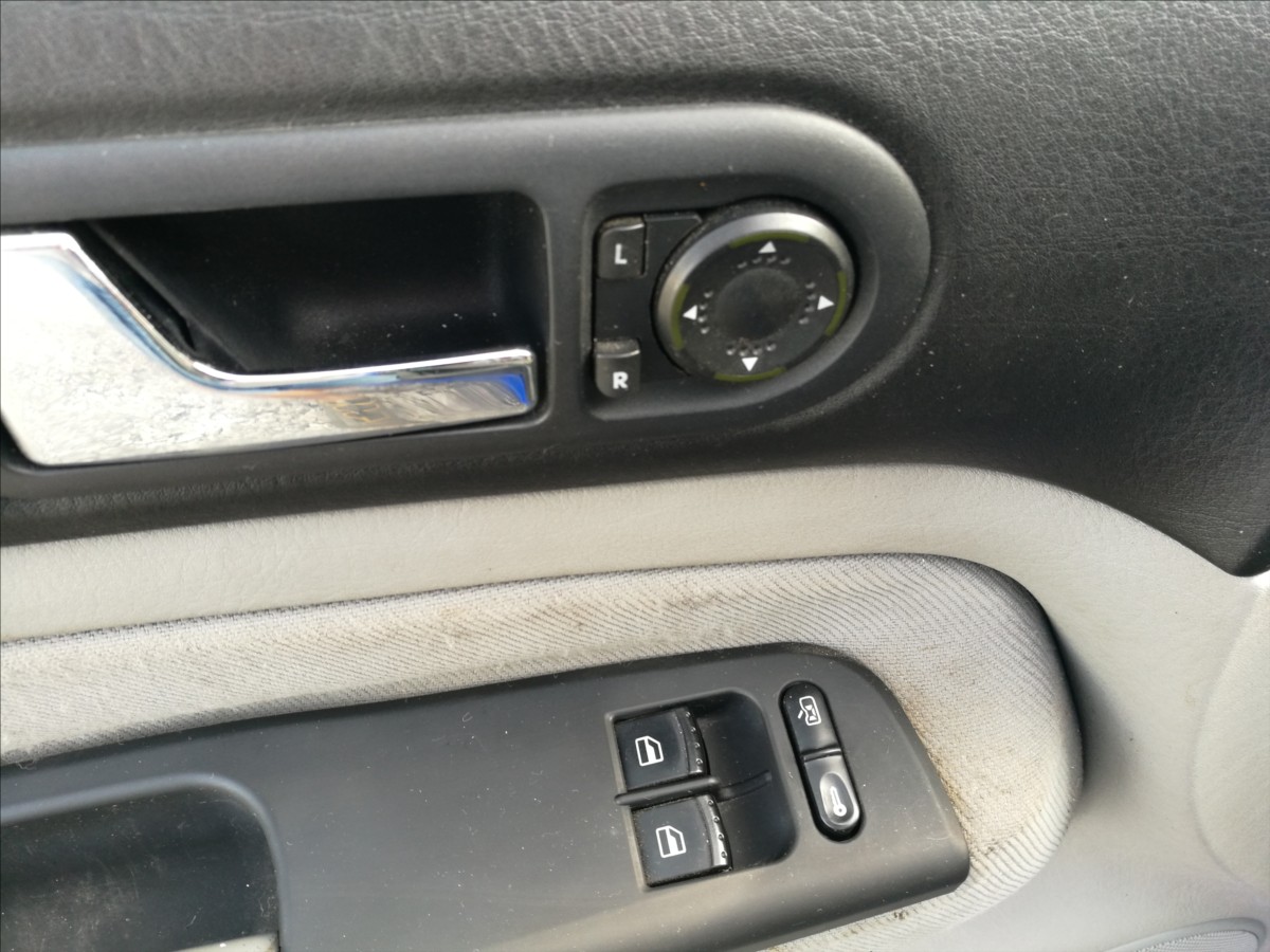 volkswagen-golf-1-4-i-3dv - 8