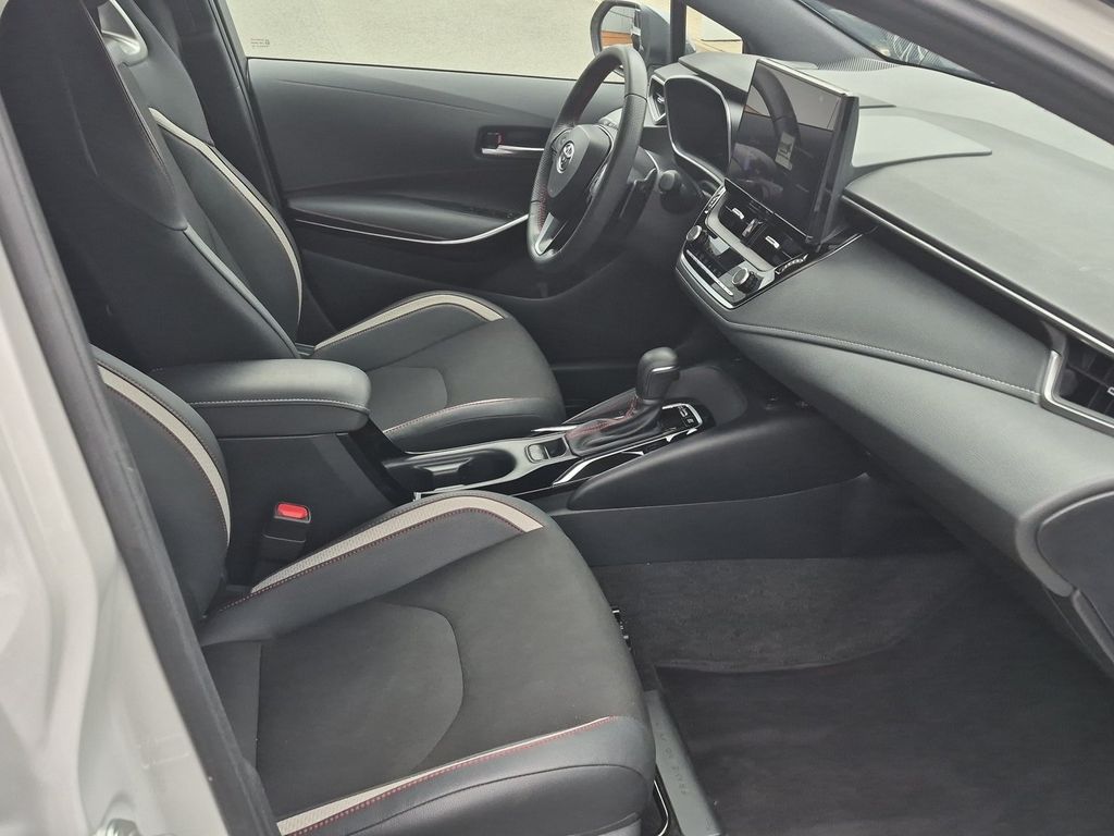 toyota-corolla-gr-sport-dynamic-2-0-hybrid - 9