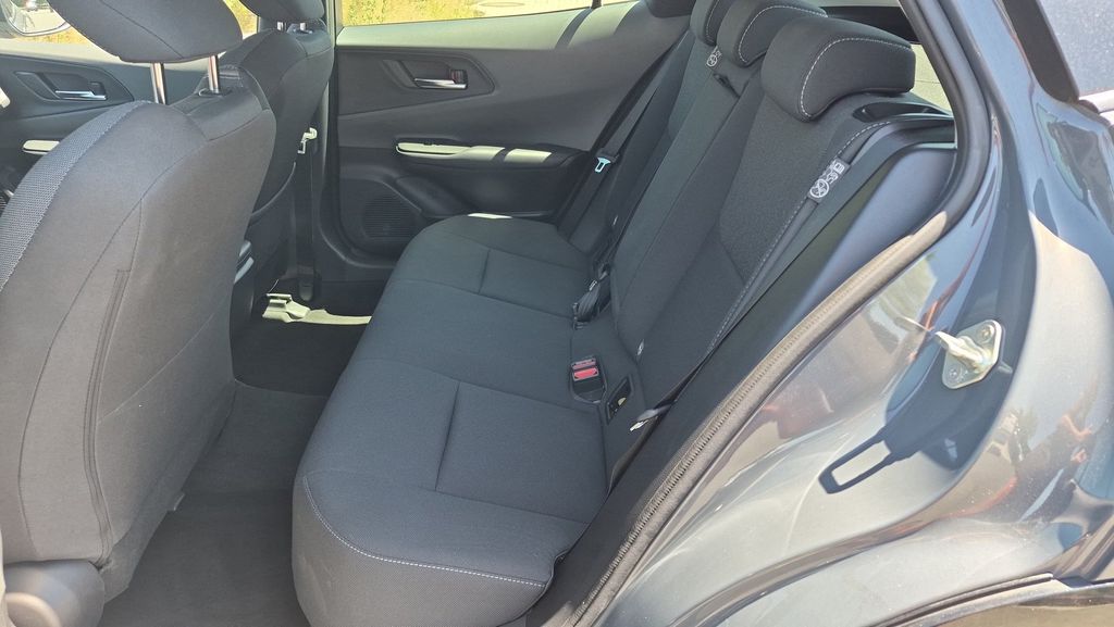 toyota-prius-prius-2-0phev-prestige-skyview - 9