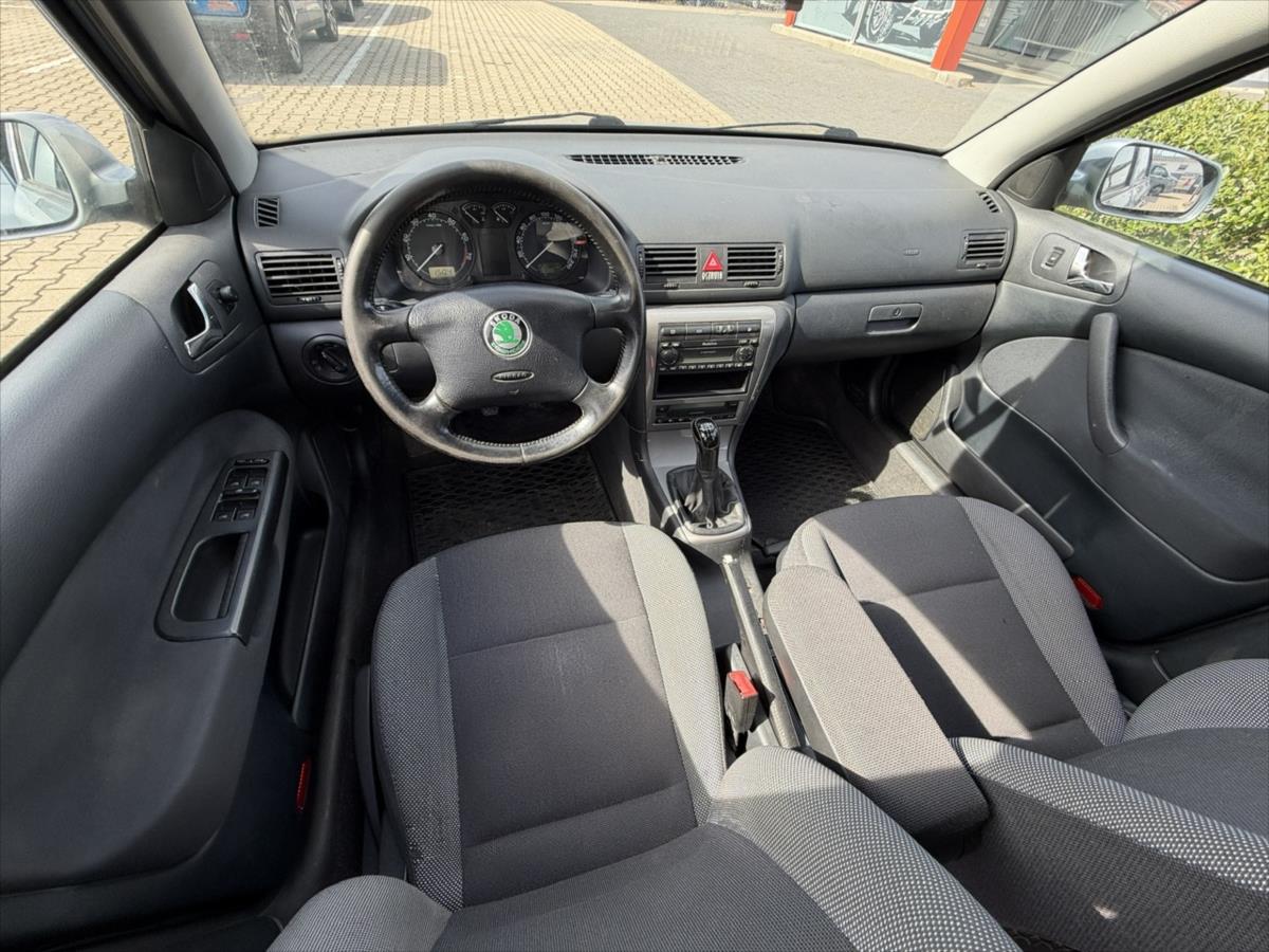 skoda-octavia-1-8-t-elegance-xenony - 6