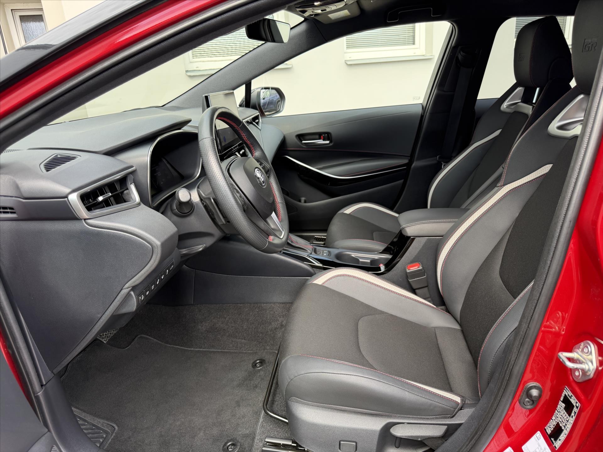 toyota-corolla-2-0-gr-sport-hybrid - 7