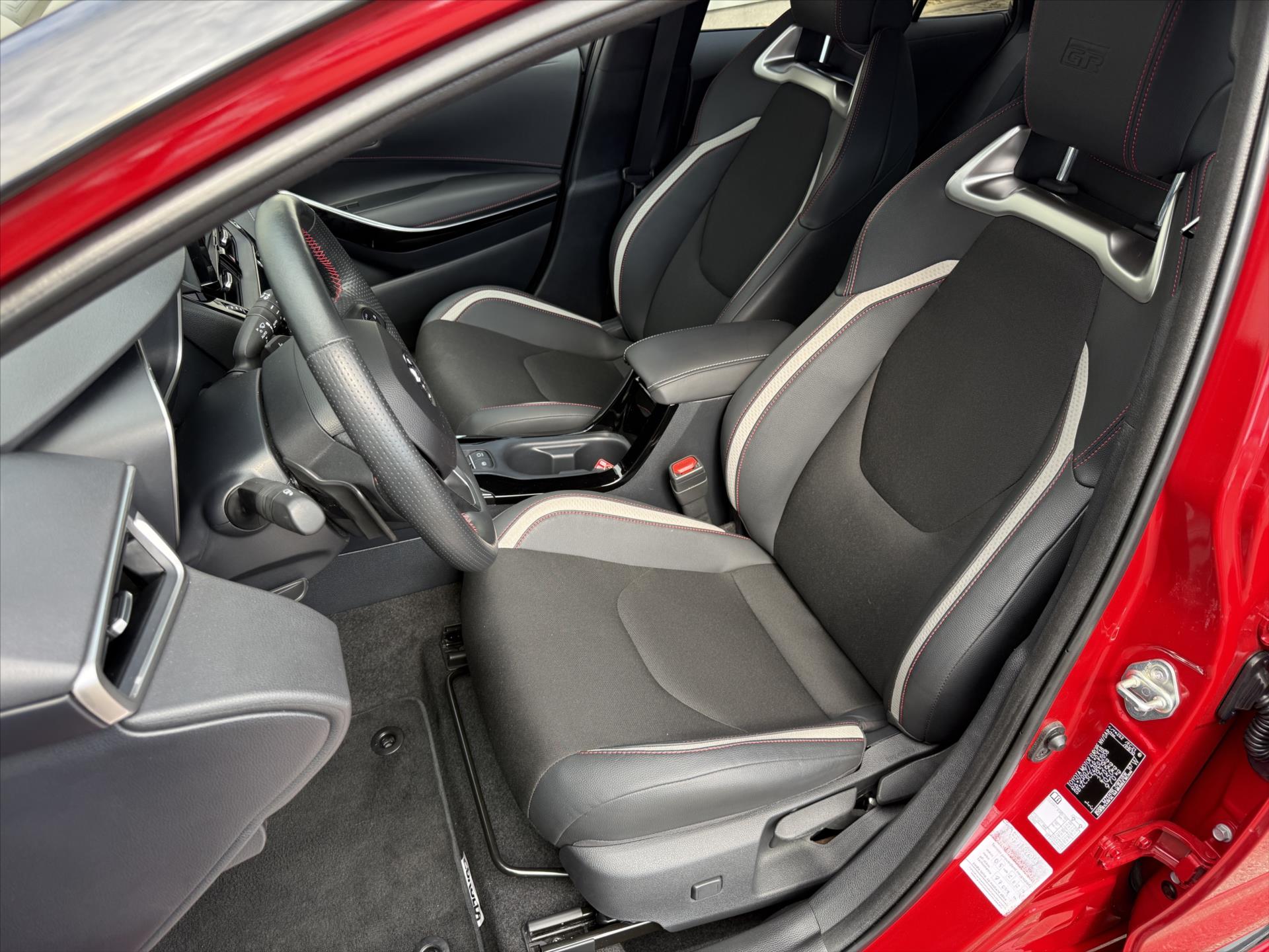 toyota-corolla-2-0-gr-sport-hybrid - 8