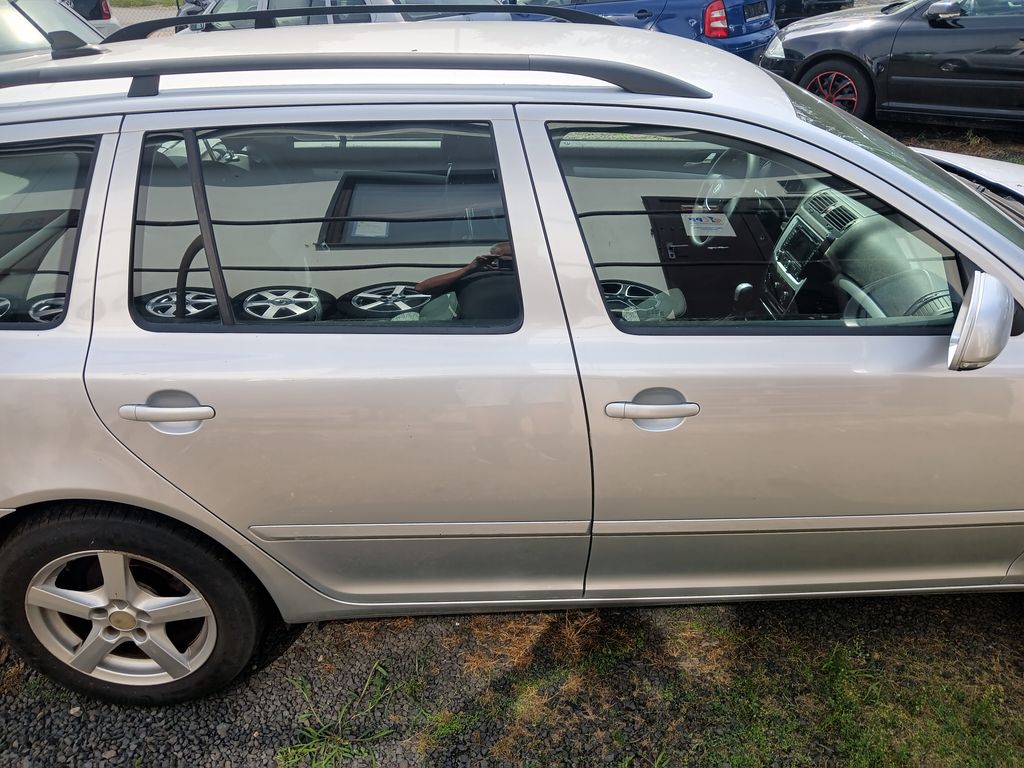 skoda-octavia-1-9-tdi-pd-dpf-ambiente-combi - 5